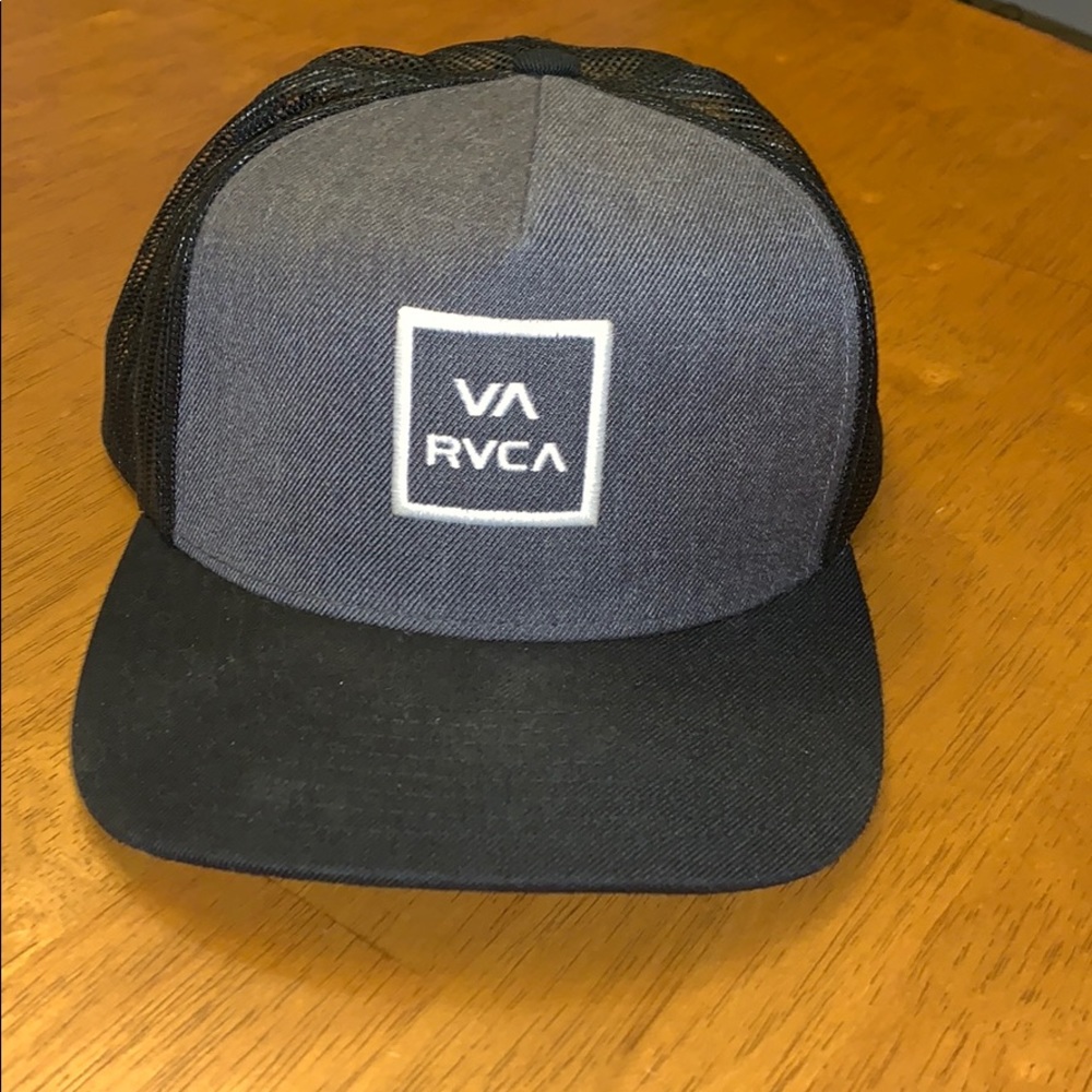RVCA adjustable size hat 🧢